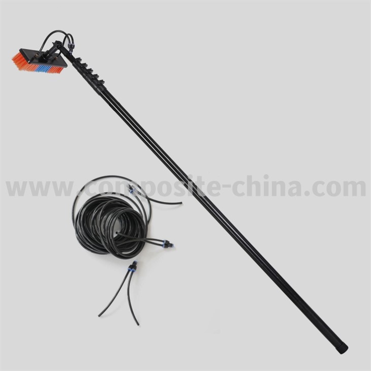 Glanhau ffenestri polyn wedi'i fwydo â dŵr